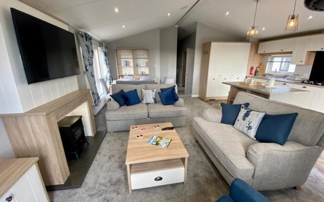 Elite Bluewater Lodge