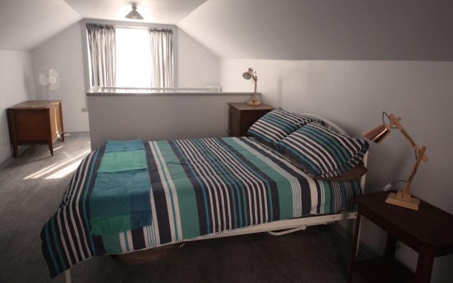Latrobe Art Apartments – Guest Rooms – Latrobe