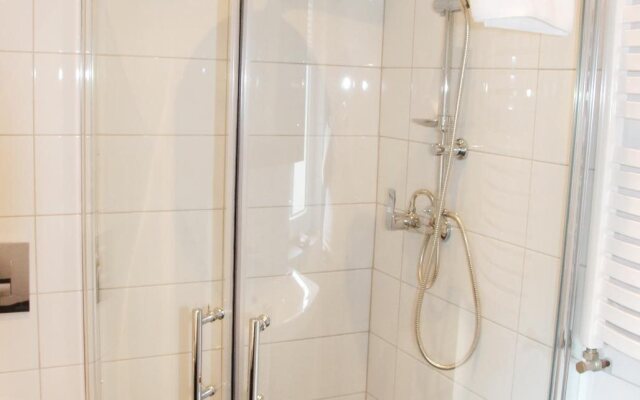 7th Room Guest House