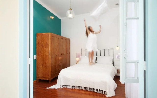Live in Athens, Thiseio Historic House