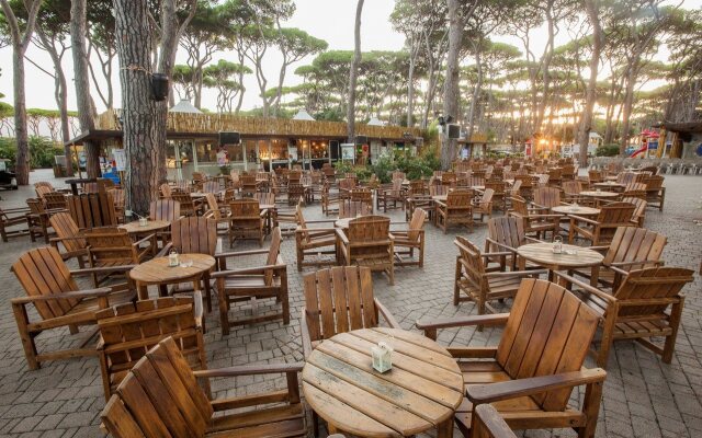 Hu Park Albatros Village