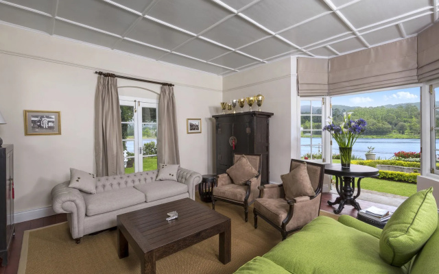 Hill Rise Luxury Villa & Stables by Edwards Collection