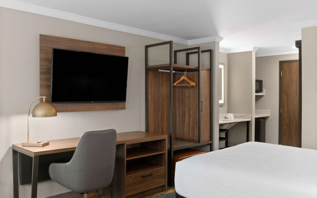 La Quinta Inn & Suites by Wyndham Yakima Downtown