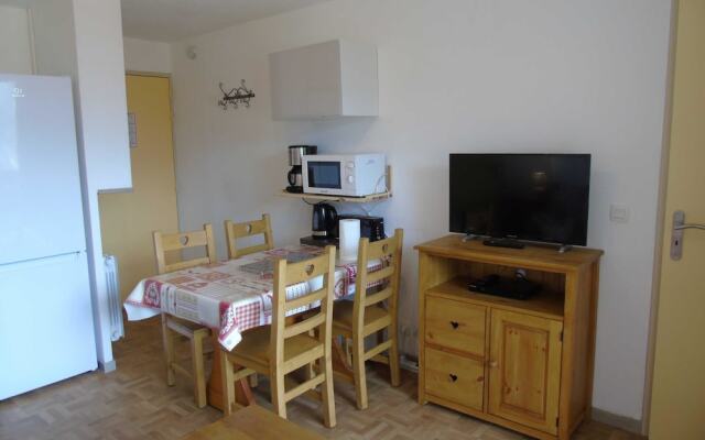 Lou Services Apartment CB38 LSI 001