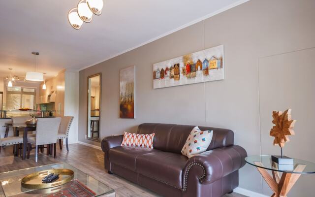 Cape Town City Accommodation - The Island Club