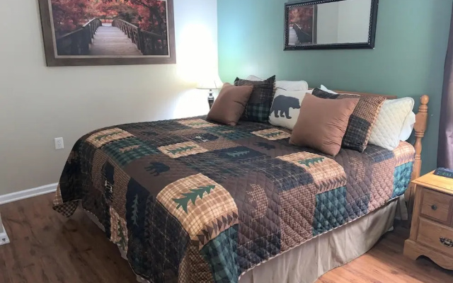 201 Colonial Crest Pigeon Forge Retreat