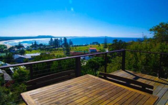 Barrels Beach House, 28 Dulconghi Street