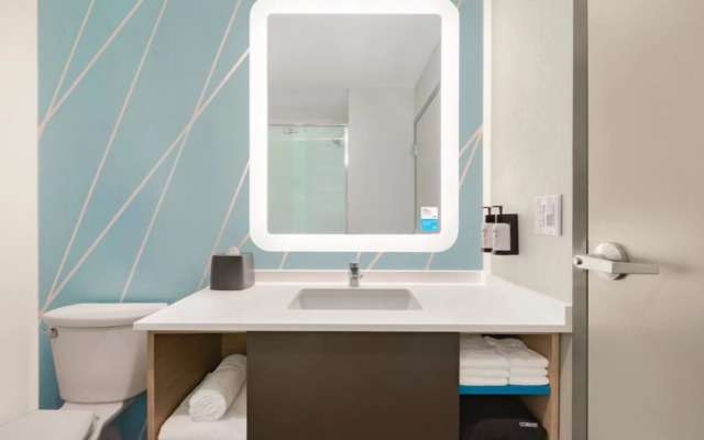 avid hotels Fayetteville West