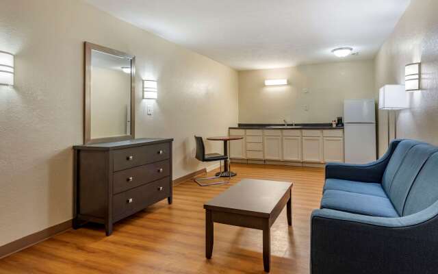 Quality Inn & Suites Columbus West