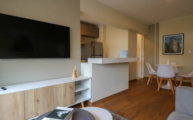 w Glorious 2BR w Perfect Balcony Near Kennedy Park