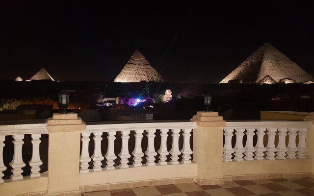 Royal pyramids Inn