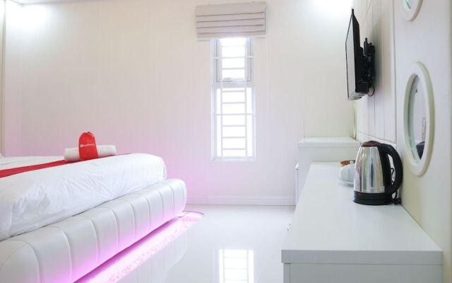 RedDoorz Premium @ Nguyen Oanh Street