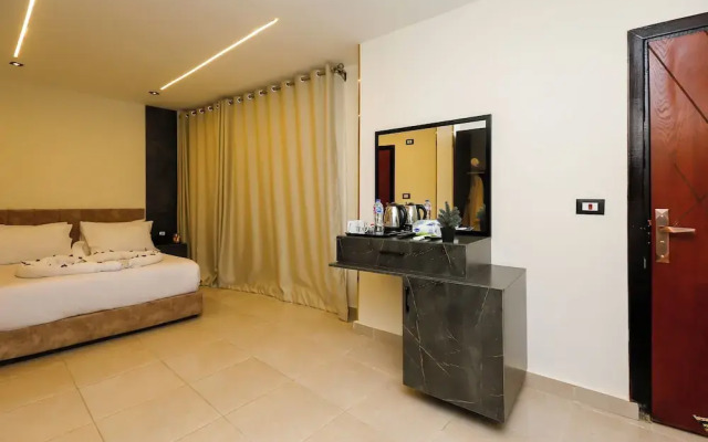 Taj pyramids view inn