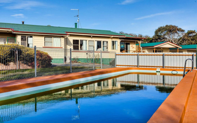 Wintersun Gardens Motel