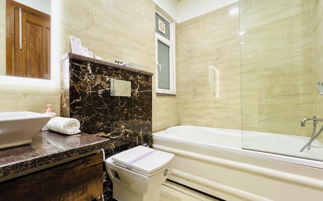 BluO Luxury Stay Medicity Balcony TubGym