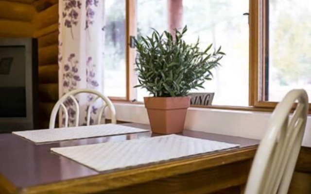 Overlook Inn & Cabins