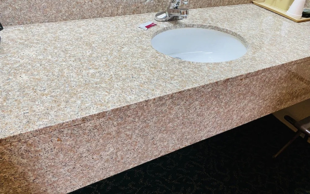 Harrisonville Inn & Suites