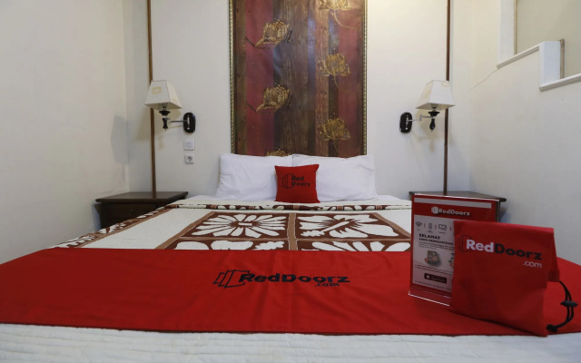 RedDoorz Plus @ Jalan Dharmawangsa
