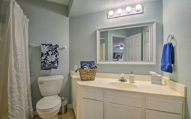 Bright Ozarks Condo w/ Balcony & Lake Views!