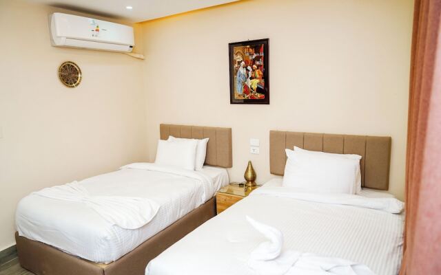 Pyramids Hotel