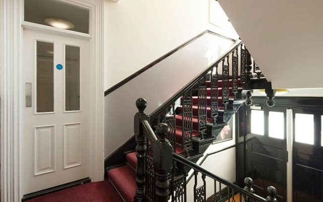 Modern 3 Bed Apartment Next to the Park - 210a