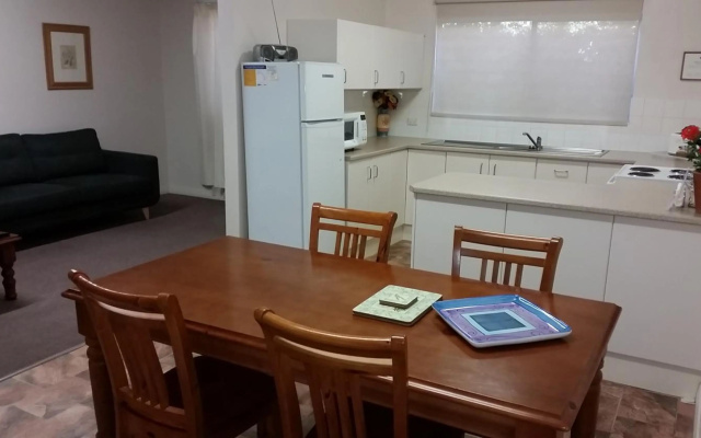 About Town Cottages – Kitchen – Broken Hill