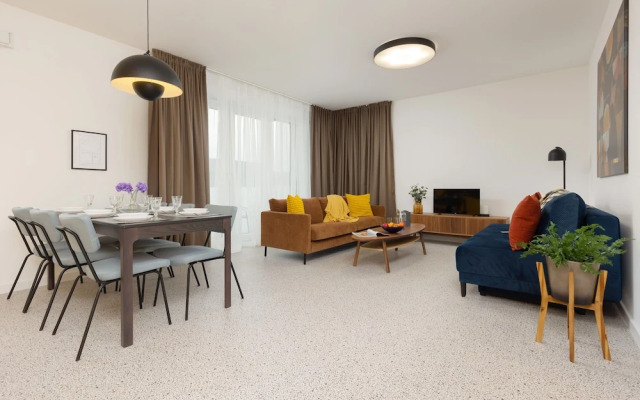 Sunny & Elegant Apartment by Renters