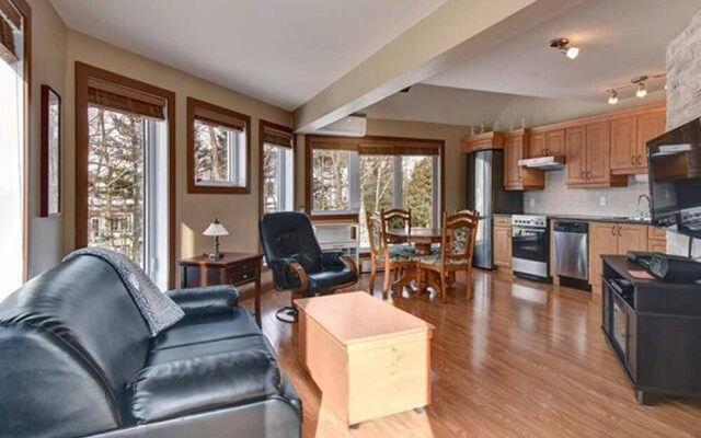 GLOBALSTAY. Bright Condo near the Lake