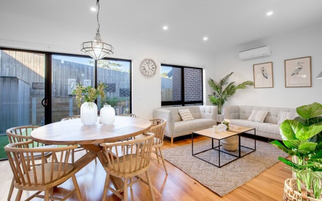 AUJOY 4 Bed Townhouse Burwood 2