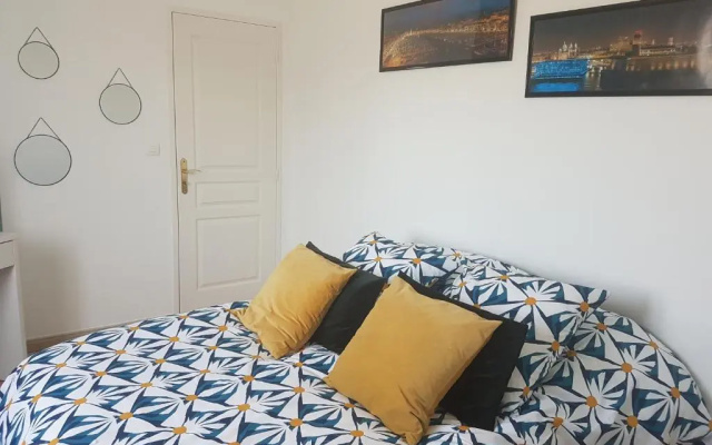 Chambre Privee Des 2 Clochers (Adults Only)