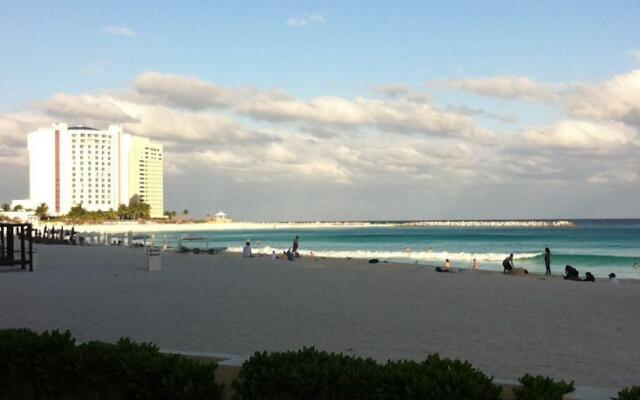 Beachfront Suite Turquoise Sea Cancun