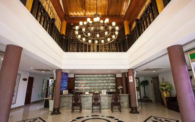 Yurong West Lake Cottage Resort