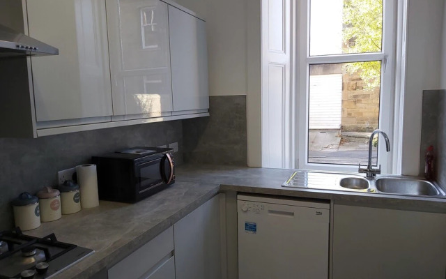 Bright, Modern and Stylish 2 Bedroom Apartment