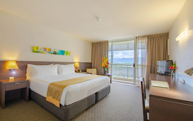 Cairns Harbourside Hotel