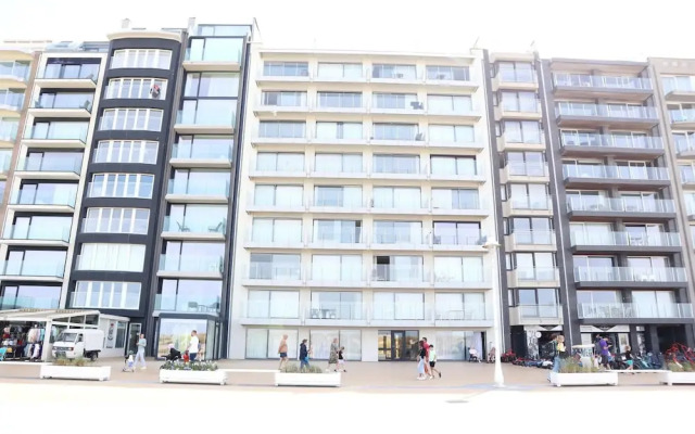 Apartment in Nieuwpoort by the Beach
