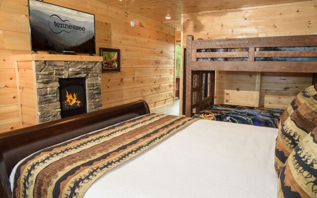 Mansion in the Sky - Eleven Bedroom Cabin