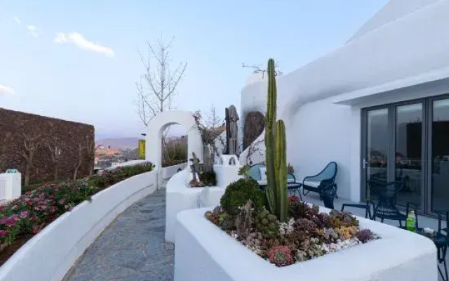 Sound on the Clouds Hotel Santorini, Dali