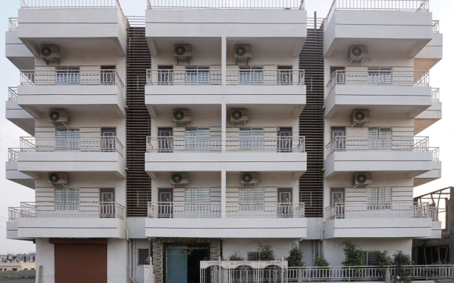 OYO Flagship 22520 Lakeview Lohegaon