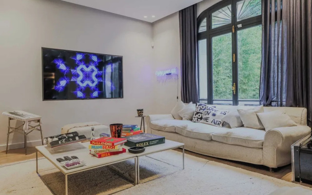 Mansion With Swimming Pool - 5bd/10p - Neuilly