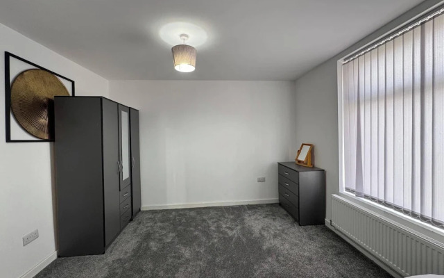 Housesleeps9-patio-parking-familyok