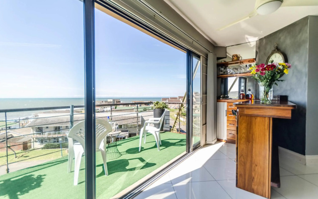 Grace 10 Two Bedroom Beach Front Apartment