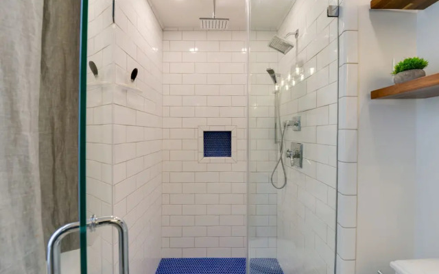 Avalon Vacation Rental w/ Porch & Grill!