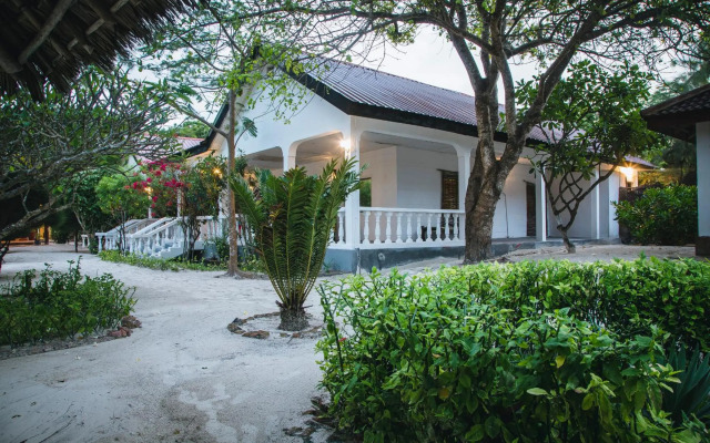 Moonshine Uroa Boutique Hotel