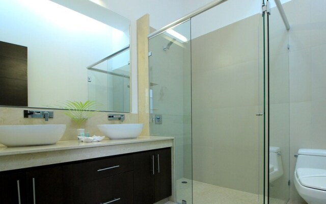Peaceful Townhouse with plunge pool by Olahola