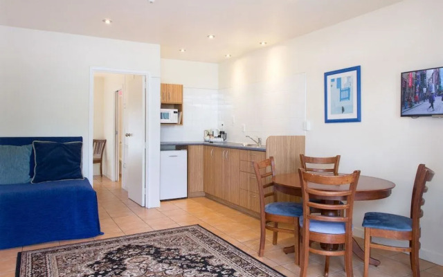 The Commodores Lodge