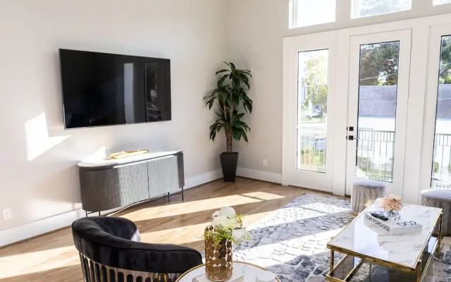 Stylish Luxury Downtown Home