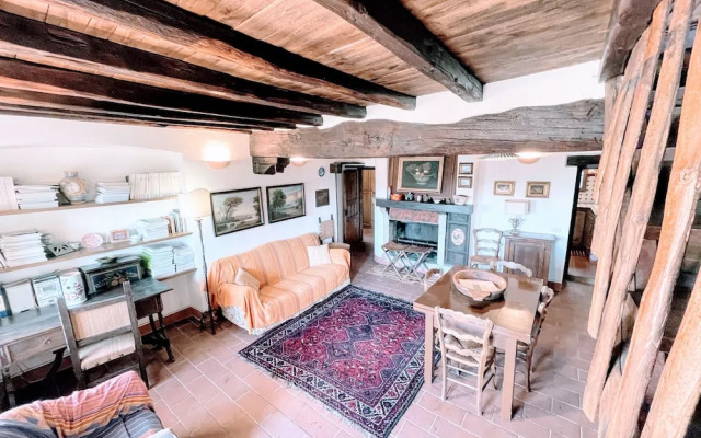 Vicolo - Sleeps 5 With air Con, Wifi, Balcony for Dining and Pool