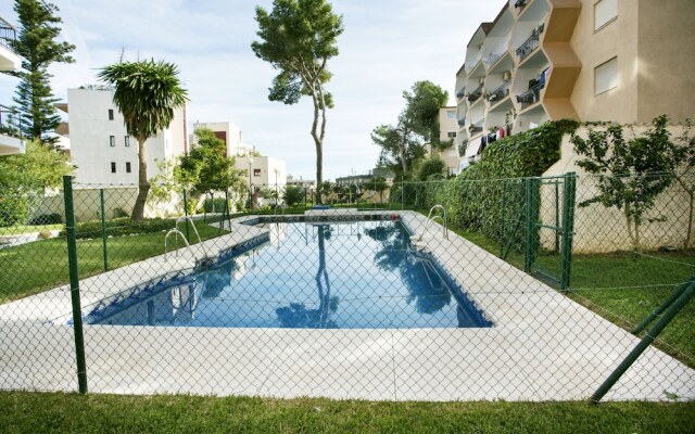 Center Garden & Pool