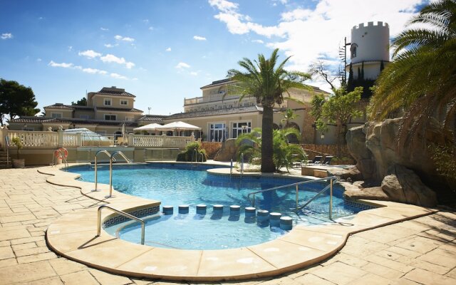 Akinon Resort