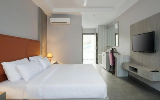 OYO 2440 Palm Grove